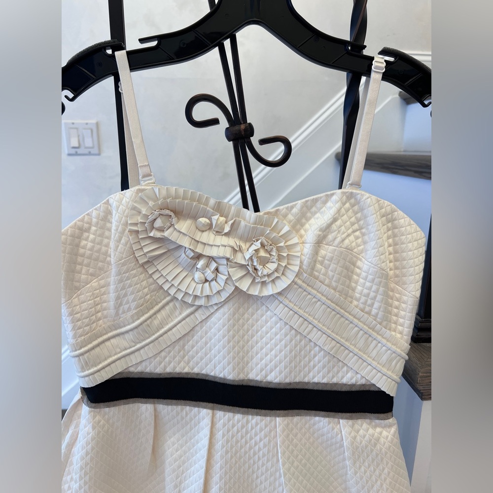 BCBGMAXAZRIA Strapless Cream Textured Dress | Size 8 | NWOT Optional Straps - Picture 2 of 12
